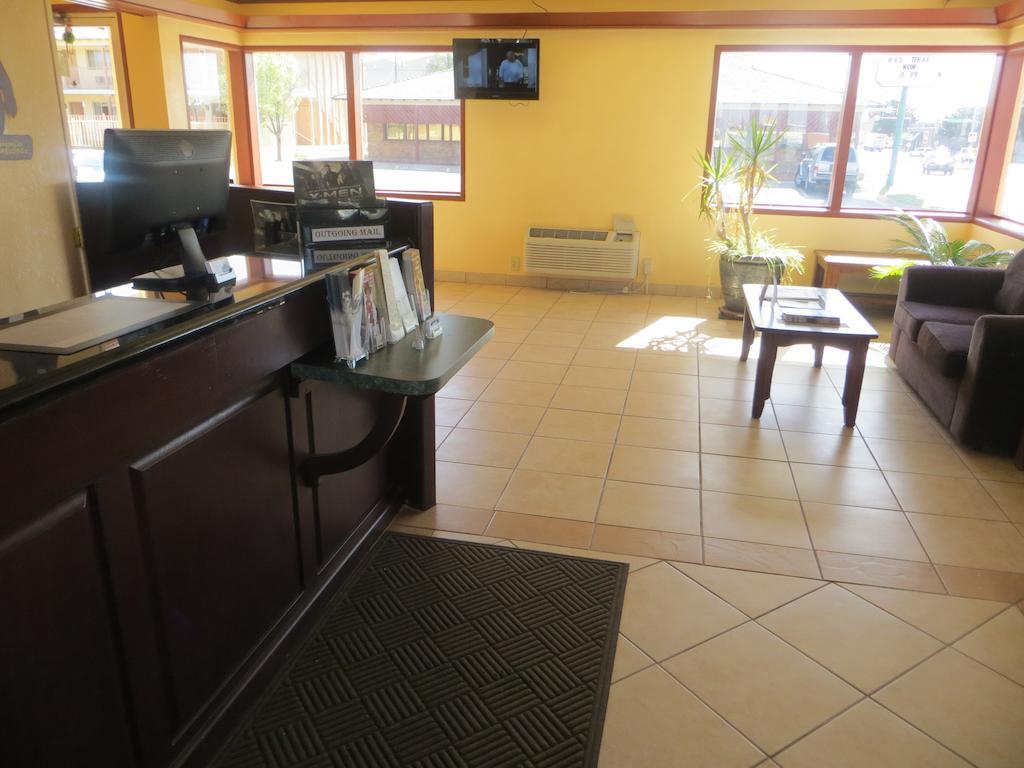Travelodge By Wyndham Dodge City Kültér fotó