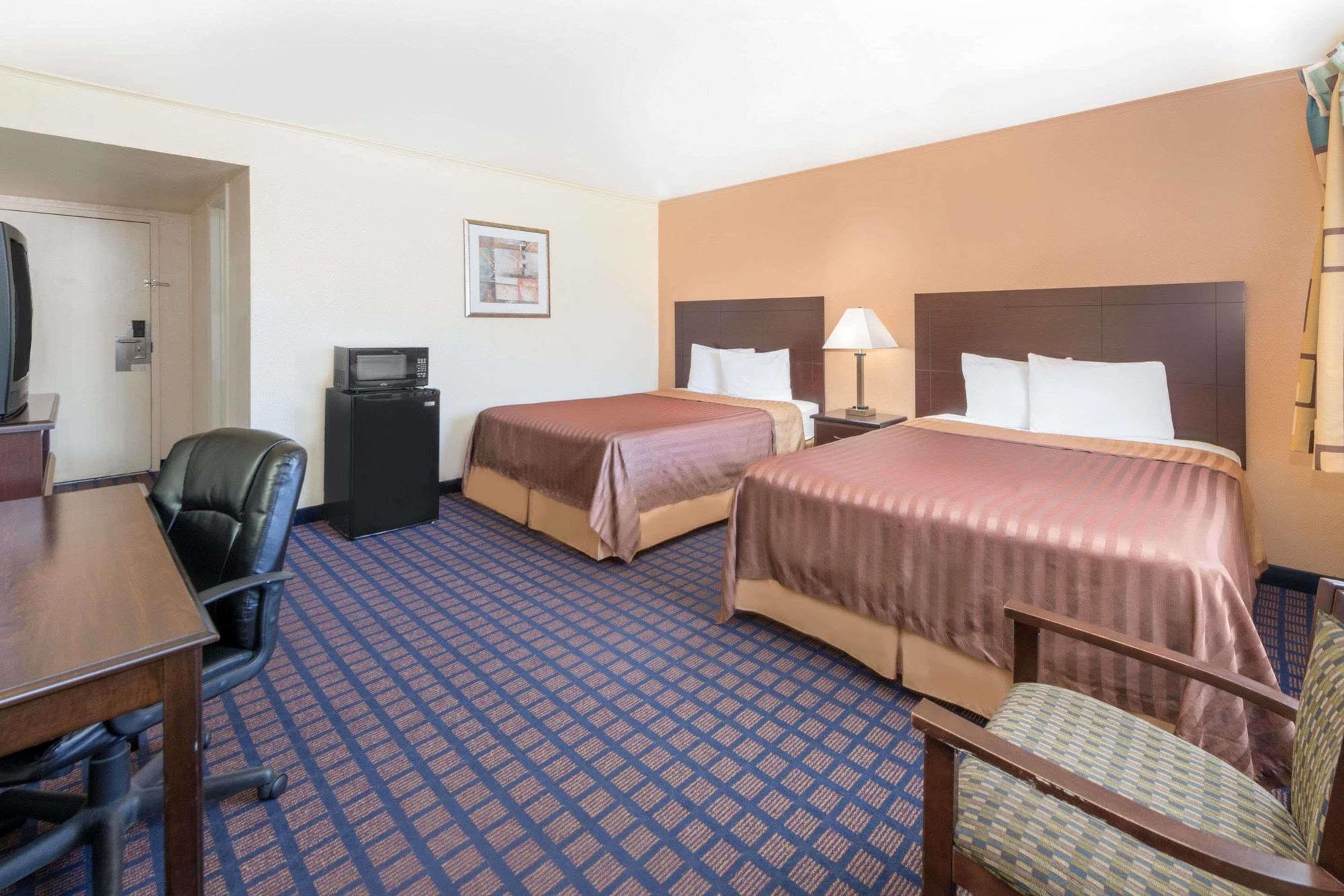 Travelodge By Wyndham Dodge City Kültér fotó