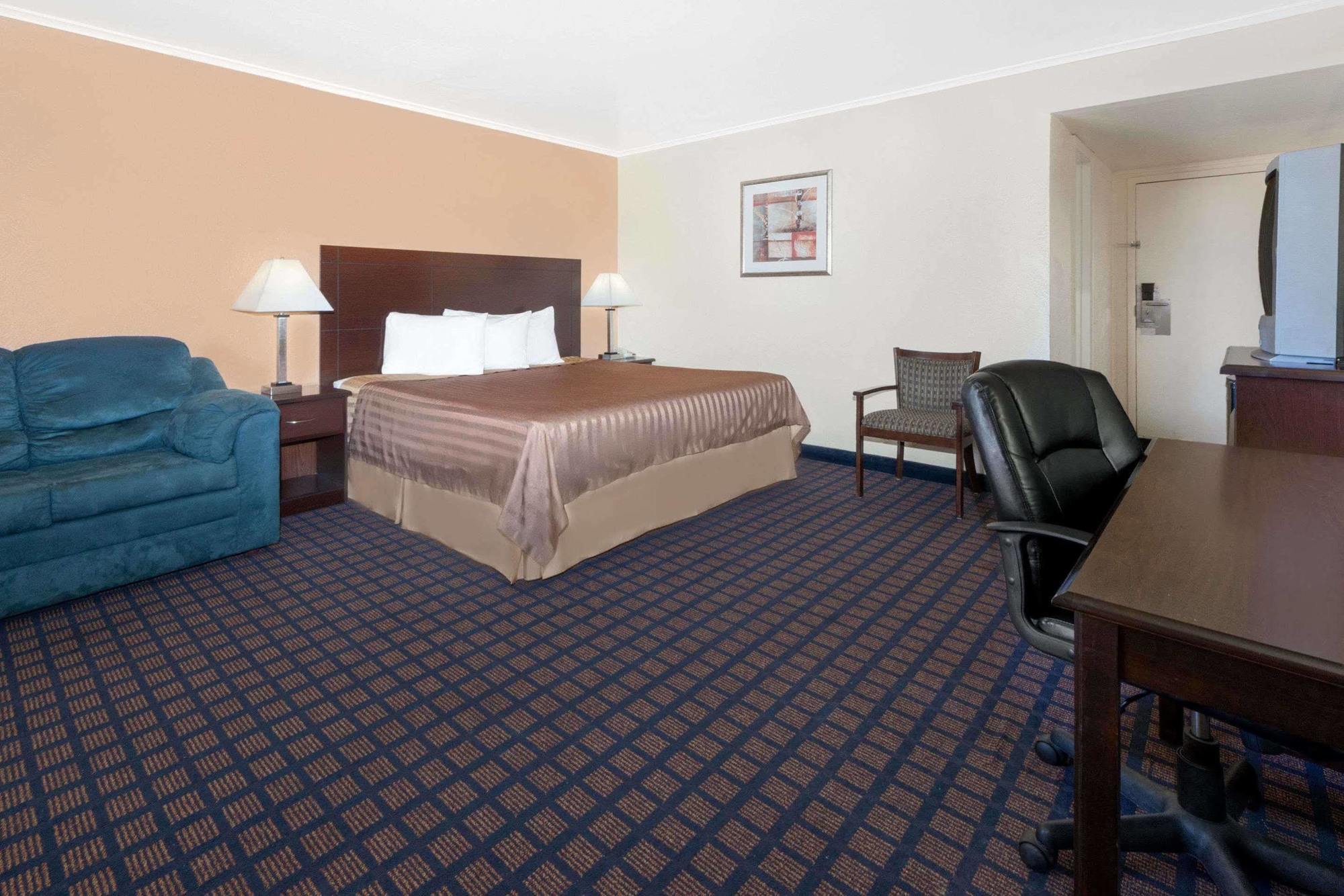 Travelodge By Wyndham Dodge City Kültér fotó